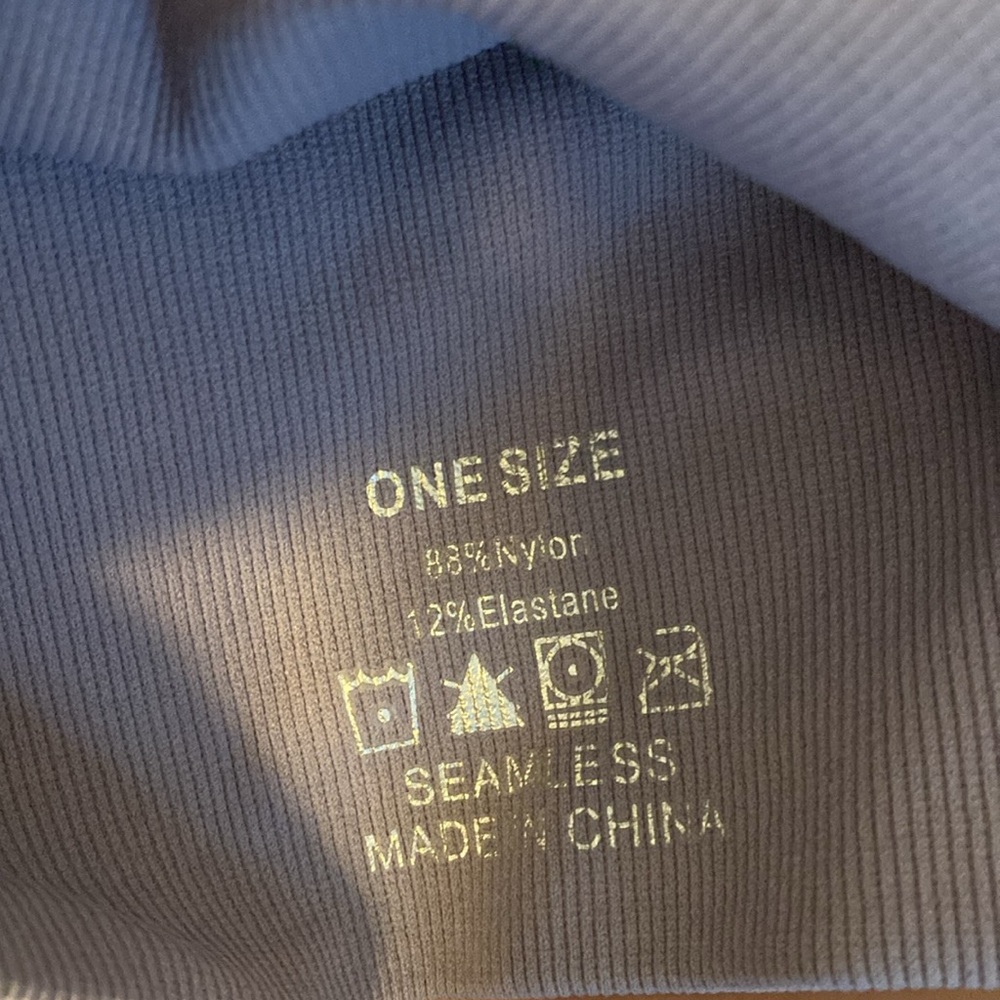 Women’s seamless sports bra one size fits all NWOT - Picture 3 of 3